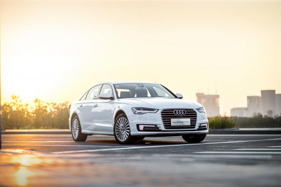  Audi A6 L 40 e-tron (4G, C7) 2016 года  (фото 1 из 32)